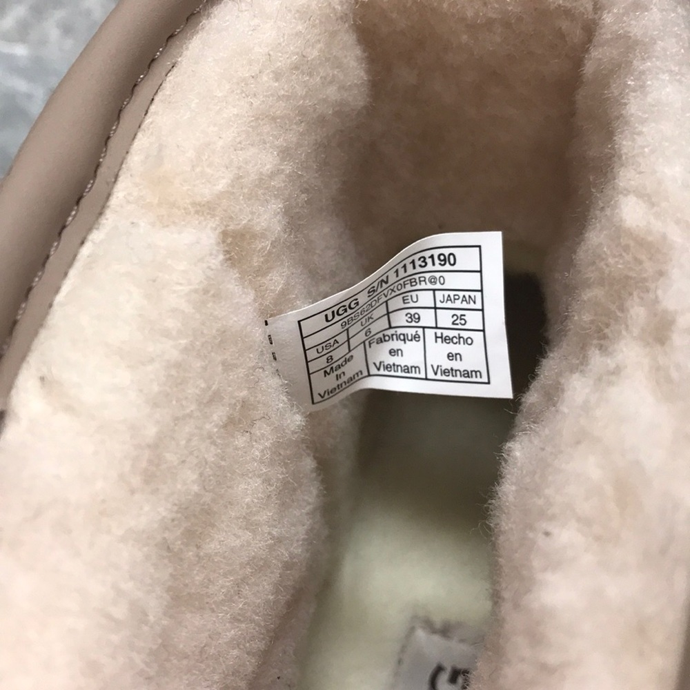 🎁 UGG Classic Clear Mini Waterproof Boots - Picture 14 of 16